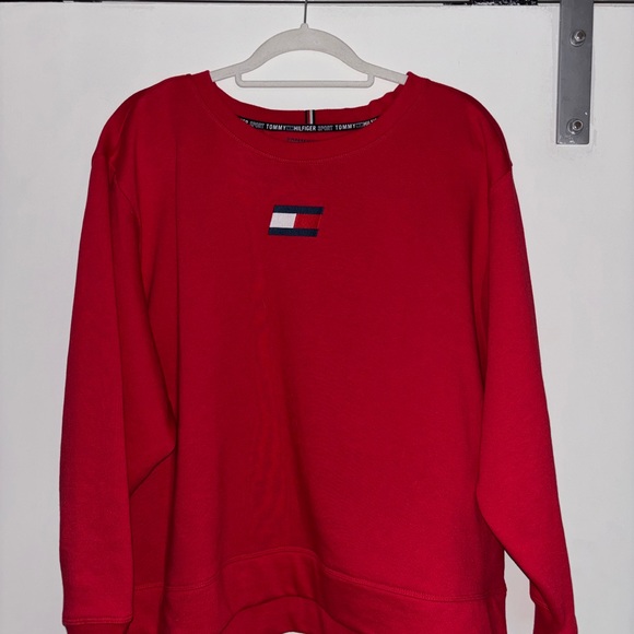 Oversized Tommy Hilfiger cotton sweatshirt in red - Picture 2 of 8
